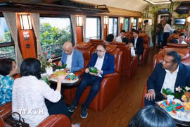 Chuyến tàu Di sản vận hành mỗi ngày 2 chuyến, xuất phát từ ga Hà Nội lúc 6 giờ 20 phút và từ Thái Nguyên về Hà Nội lúc 17 giờ 10 phút hàng ngày. (Ảnh: Trần Trang/TTXVN)