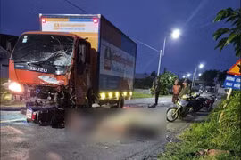 Hiện trường vụ tai nạn giao thông trên đường tỉnh 822, xã Hậu Nghĩa, tỉnh Tây Ninh làm 3 người tử vong. (Ảnh: TTXVN phát)