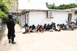 Lào bàn giao 67 công dân Thái Lan liên quan hoạt động lừa đảo trực tuyến ​