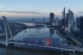 Nhịp chính cầu đi bộ qua sông Sài Gòn được hợp long 