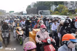 Quốc lộ 1 đoạn qua tỉnh Tây Ninh thường xuyên chịu áp lực giao thông vào các dịp lễ, Tết, khi lượng phương tiện qua tuyến tăng mạnh. (Ảnh: Bùi Giang/TTXVN)