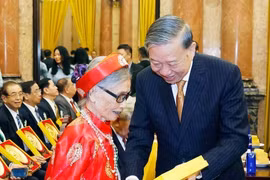 Nhân Kỷ niệm 85 năm Ngày truyền thống người cao tuổi Việt Nam (6/6/1941 - 6/6/2026), chiều 5/6/2026, tại Phủ Chủ tịch, Tổng Bí thư, Chủ tịch nước Tô Lâm gặp mặt 85 người cao tuổi tiêu biểu trong các phong trào thi đua yêu nước giai đoạn 2021 - 2026 trên toàn quốc. (Ảnh: Thống Nhất /TTXVN)