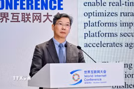 Giáo sư Vệ Long Bảo, Viện trưởng Viện nghiên cứu Kinh tế Thực phẩm và Quản lý Kinh doanh Nông nghiệp tại Đại học Chiết Giang. (Ảnh: TTXVN phát)