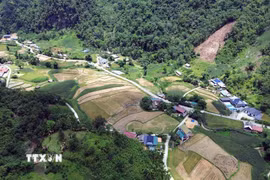 Nhiều hộ dân ở Làng sáng tạo nội dung số xã Lâm Bình, Tuyên Quang xây được nhà khang trang nhờ làm YouTuber. (Ảnh: Trần Việt/TTXVN)