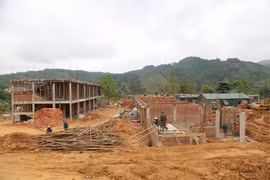 Các đơn vị đang tăng ca, tăng kíp, bảo đảm vật tư đầy đủ để phấn đấu hoàn thành, bàn giao công trình vào cuối tháng 7/2026 theo hợp đồng. (Ảnh: Thanh Thuỷ/TTXVN)