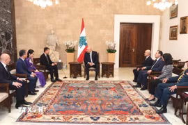 Tổng thống Liban Joseph Aoun tiếp Đại sứ Việt Nam tại Ai Cập kiêm nhiệm Liban Nguyễn Nam Dương nhân dịp trình Thư ủy nhiệm ngày 15/10. (Ảnh: TTXVN phát)