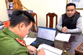 Đối tượng Lê Văn Huy tại cơ quan Công an. (Ảnh: Công an Quảng Bình cung cấp)
