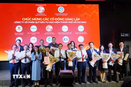 Các cổ đông sáng lập Công ty cổ phần Quỹ đầu tư mạo hiểm Thành phố Hồ Chí Minh. (Ảnh minh họa: Thu Hoài/TTXVN)