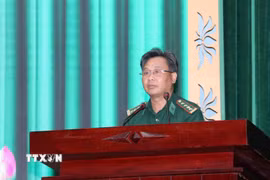 Xây dựng nền quốc phòng toàn dân, tạo môi trường hòa bình và phát triển
