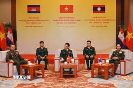 Ba Bộ trưởng Quốc phòng Việt Nam, Lào, Campuchia tại cuộc gặp cuộc gặp thường niên. (Ảnh: Trọng Đức/TTXVN)