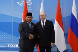 Tổng thống Indonesia Prabowo Subianto và Tổng thống Nga Vladimir Putin tại Diễn đàn Kinh tế phương Đông lần thứ 11 ở Vladivostok, Nga. (Ảnh: TTXVN phát)