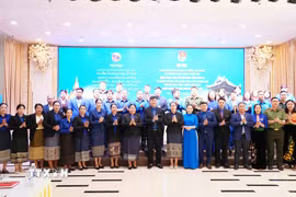 Các đại biểu chụp ảnh lưu niệm tại Hội đàm. (Ảnh: Nguyễn Cường/TTXVN)
