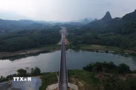 Cầu Vĩnh Tuy thuộc Dự án cao tốc Tuyên Quang – Hà Giang do liên danh Công ty cổ phần Tập đoàn Đèo Cả và Cầu 75 thi công đã hoàn thành các hạng mục. (Ảnh: Hoàng Hải/TTXVN)