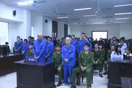 Các bị cáo tại phiên tòa. (Ảnh: Thu Hoài/TTXVN)