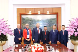 Thường trực Ban Bí thư Trần Cẩm Tú cùng các đồng chí tham dự buổi tiếp. (Ảnh: Phương Hoa/TTXVN)