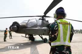 Trực thăng tấn công AH-64 Apache của Indonesia tham gia cuộc tập trận Super Garuda Shield 2026 tại Martapura, tỉnh Nam Sumatra. (Ảnh: TTXVN phát)