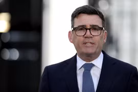 Tân Thủ tướng Anh Andy Burnham trong bài phát biểu đầu tiên trước số 10 Phố Downing, London ngày 20/7/2026. (Ảnh: THX/TTXVN phát)