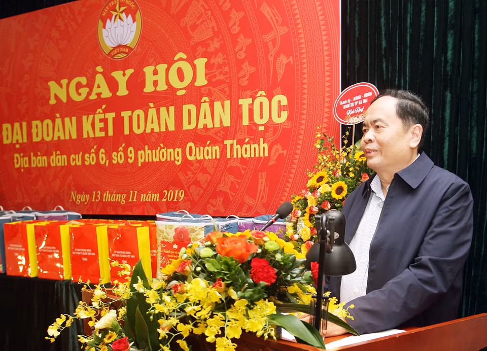 Bí thư Trung ương Đảng, Chủ tịch Uỷ ban Trung ương Mặt trận Tổ quốc Việt Nam Trần Thanh Mẫn phát biểu tại Ngày hội Đại đoàn kết toàn dân tộc ở khu dân cư số 6 và số 9, phường Quán Thánh, quận Ba Đình. (Ảnh: Nguyễn Dân/TTXVN)