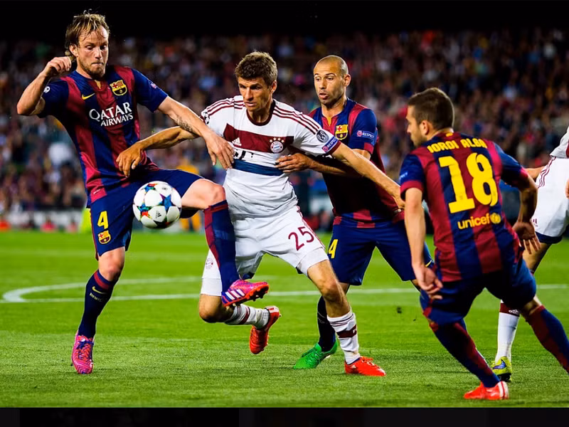 Trong 500 trận khoác áo Bayern, Mueller đá 328 trận tại Bundesliga, 107 trận Champions League, 52 trận DFB Pokal, 9 trận Super Cup, 2 trận sơ loại Champions League, 1 trận Club World Cup và 1 trận UEFA Super Cup (Nguồn: Fcb.de)