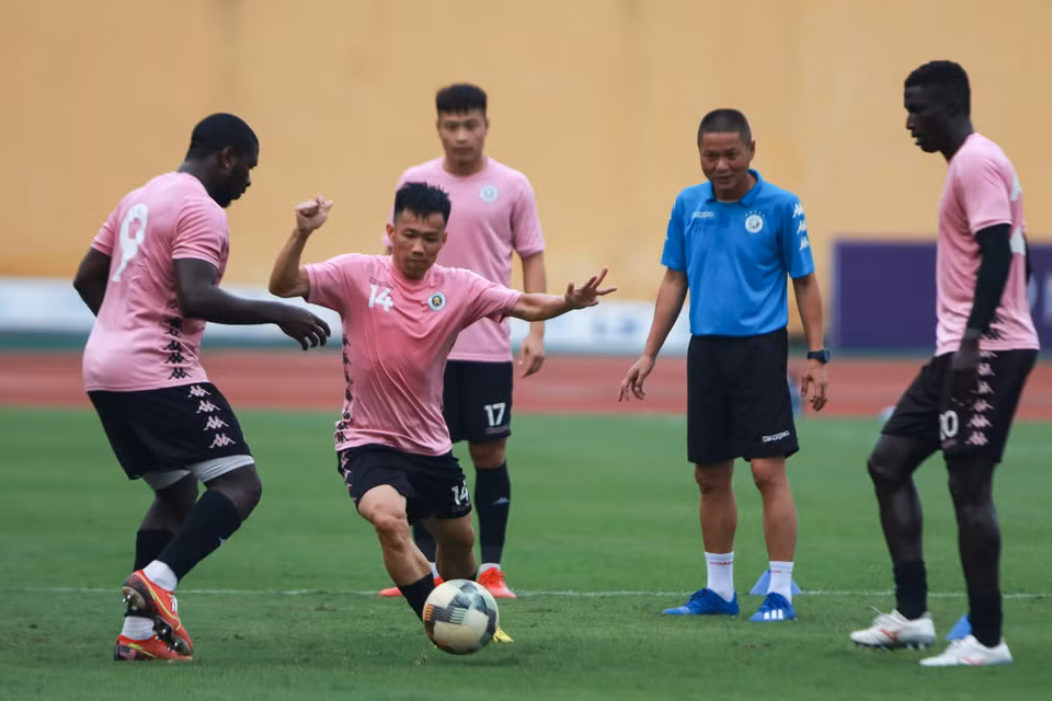 Trong khi đó, “lão tướng” Lê Tấn Tài là cầu thủ chất lượng vừa tới với Hà Nội FC mùa này trong bối cảnh khủng hoảng nhân sự. (Ảnh: Hiển Nguyễn/Vietnam+)