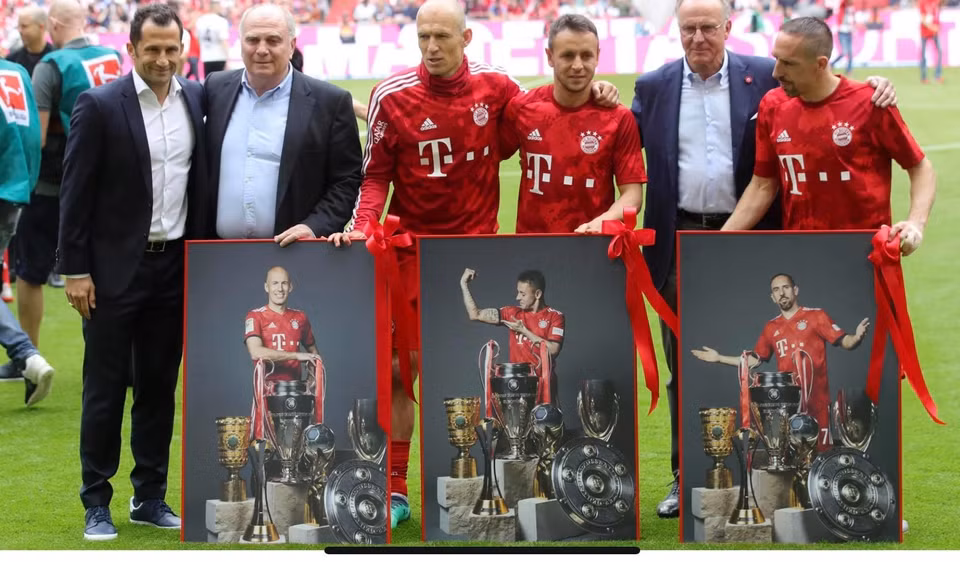 Fc Bayern tri ân Robben, Ribery và Rafina trước trận đấu