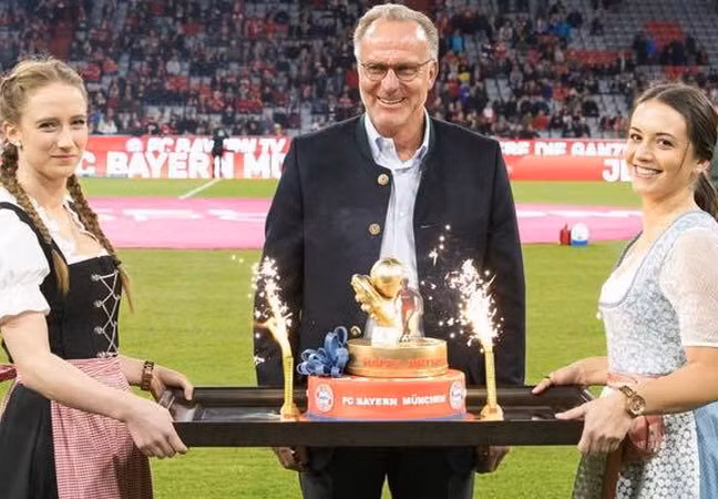 Cũng là sinh nhật thứ 63 của Karl Rumanigee -TGĐ Bayern 25/9 (Nguồn: Fcb.de)