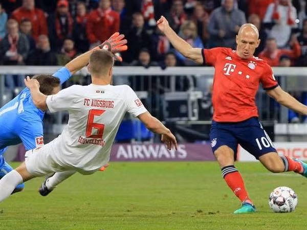 Phải sang đến hiệp hai Robben mới có bàn thắng vào lưới đội bóng áo trắng (Nguồn: Fcb.de) 