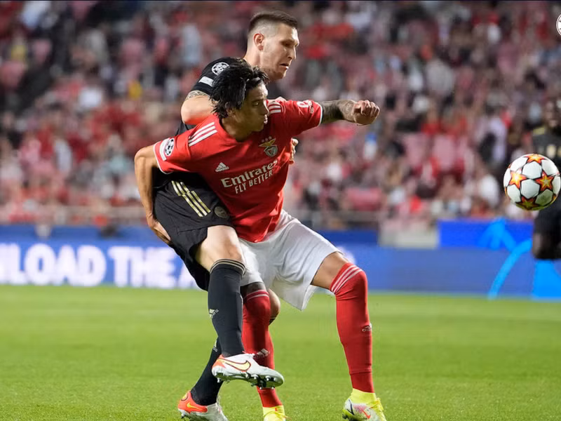 Hàng thủ vững vàng (Nguồn: Fcb.com)