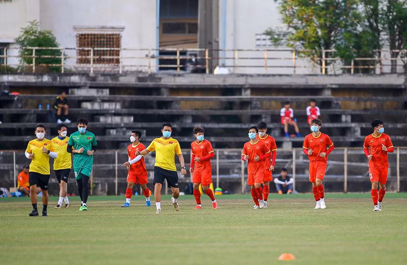 Ở buổi tập vào chiều 23/2, đội tuyển U23 Việt Nam chỉ còn 10 cầu thủ có thể tập luyện để chuẩn bị cho trận bán kết gặp U23 Timor Leste diễn ra vào tối nay (24/2). (Ảnh: VFF)