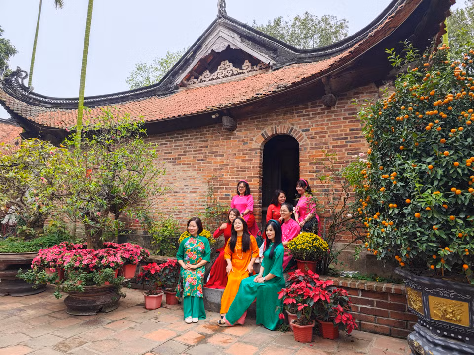 Trong những năm qua, xã Trí Yên đã phối hợp với các cơ quan của huyện Yên Dũng và tỉnh Bắc Giang quan tâm đầu tư, trùng tu, tôn tạo và mở rộng các cụm di tích văn hóa, chú trọng phát triển du lịch tâm linh nhằm phục vụ tốt hơn nhu cầu tìm hiểu, tham quan, chiêm bái, lễ Phật của du khách thập phương. (Ảnh: Thúy Hà/Vietnam+)