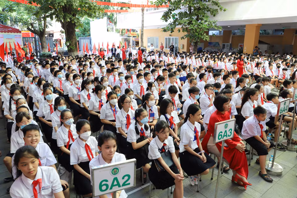 Trong không khí tưng bừng của ngày hội toàn dân đưa trẻ đến trường, thầy cô và trò Trường Trung học Cơ sở Ngô Sĩ Liên tổ chức lễ khai giảng năm học mới. (Ảnh: Hoài Nam/Vietnam+)