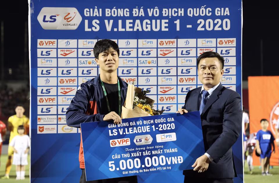 Công Phượng quyết định dùng toàn bộ số tiền thưởng từ giải Cầu thủ hay nhất tháng 7, 9 và hai Bàn thắng đẹp nhất giai đoạn này để ủng hộ. (Ảnh: Giang Hiển/Vietnam+)
