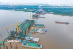 Dự án cầu Trần Hưng Đạo vượt sông Hồng đang dần lộ diện. (Ảnh: PV/Vietnam+)