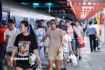 Ngành Đường sắt đã chuẩn bị các kế hoạch tăng cường chạy tàu trong dịp nghỉ lễ. (Ảnh: Việt Hùng/Vietnam+)