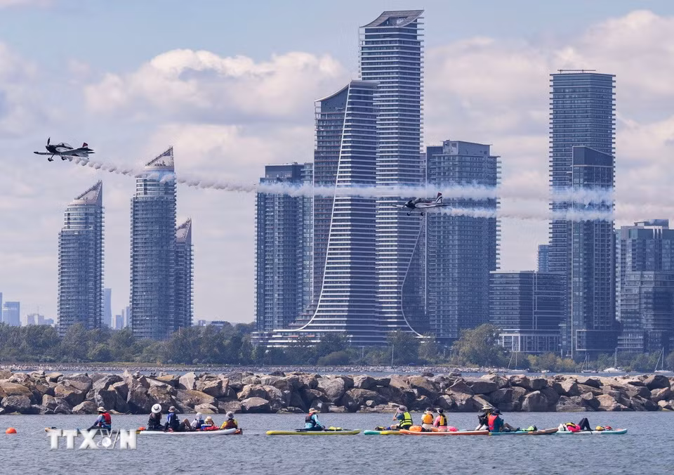 Máy bay trình diễn tại Triển lãm Hàng không Quốc tế Canada 2026, Toronto ngày 5/9/2026. (Ảnh: THX/TTXVN phát)
