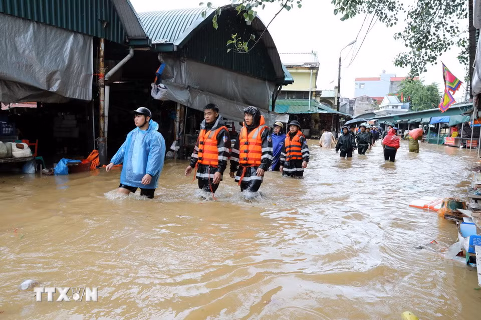 Mưa lớn, nhiều khu vực trên địa bàn tỉnh Lạng Sơn bị ngập sâu. (Ảnh: Văn Đạt/TTXVN)
