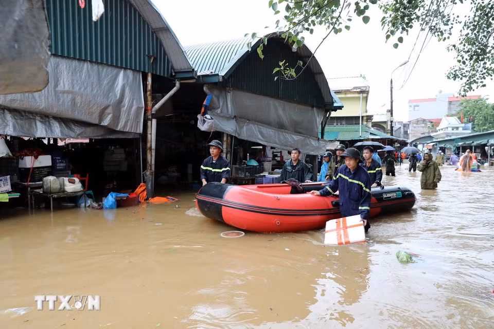 Mưa lớn, nhiều khu vực trên địa bàn tỉnh Lạng Sơn bị ngập sâu.(Ảnh: Văn Đạt/TTXVN)