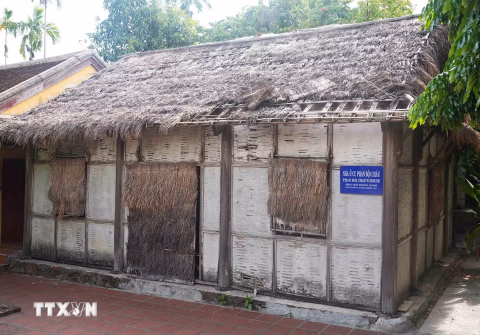 Nhà ở cụ Phan Bội Châu trong Khu lưu niệm danh nhân Phan Bội Châu, phường Thuận Hóa, thành phố Huế, bị xuống cấp nghiêm trọng phải đóng cửa. (Ảnh: Nguyên Lý/TTXVN)