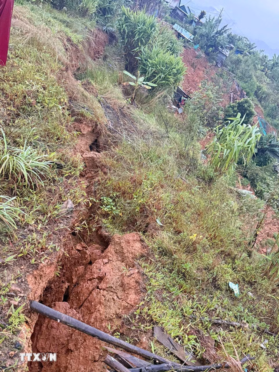 Tuy mới vào đầu mùa mưa lũ nhưng tình trạng sạt lở núi diễn ra ở nhiều địa phương miền núi tại thành phố Đà Nẵng. (Ảnh: Đoàn Hữu Trung/TTXVN)