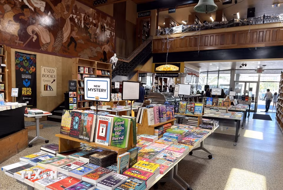 The Midtown Scholar Bookstore còn có sân khấu tổ chức các chương trình âm nhạc, giao lưu với tác giả, giới thiệu sách, câu lạc bộ đọc sách và các buổi thảo luận. (Ảnh: Ngọc Quang/TTXVN)