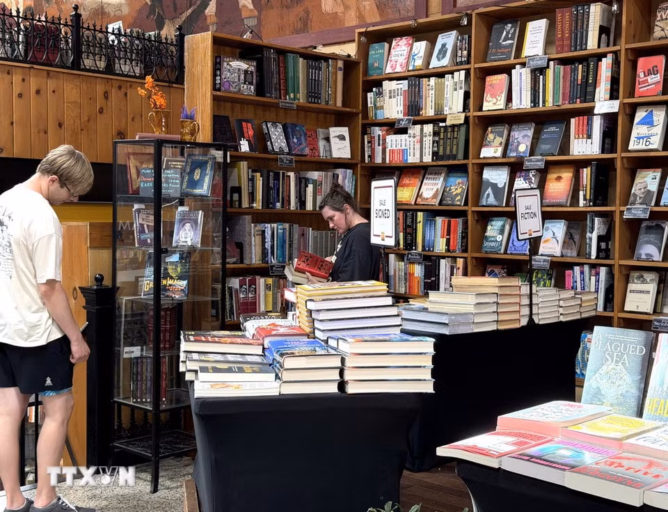 The Midtown Scholar còn có nhiều sách đã qua sử dụng, sách học thuật và các ấn bản hiếm dành cho những độc giả muốn tìm kiếm những tựa sách đặc biệt. (Ảnh: Ngọc Quang/TTXVN)