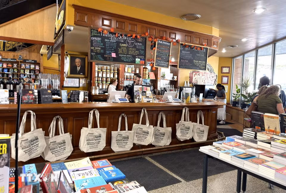 The Midtown Scholar là khu vực phục vụ cà phê, trà, còn Yellow Wall Gallery là không gian dành cho các hoạt động triển lãm nghệ thuật. (Ảnh: Ngọc Quang/TTXVN)