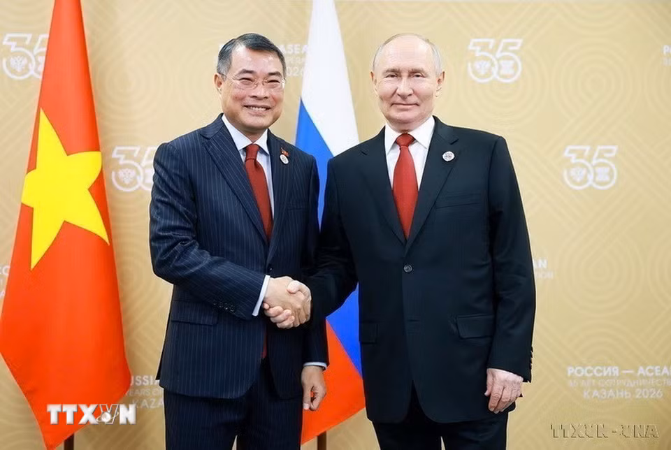 Hội nhập quốc tế ngày càng sâu rộng. Trong ảnh: Thủ tướng Lê Minh Hưng hội kiến Tổng thống Nga Vladimir Putin trong chuyến tham dự Hội nghị Cấp cao Kỷ niệm 35 năm quan hệ ASEAN-Nga tại thành phố Kazan, Liên bang Nga (6/2026). (Ảnh: Dương Giang/TTXVN)
