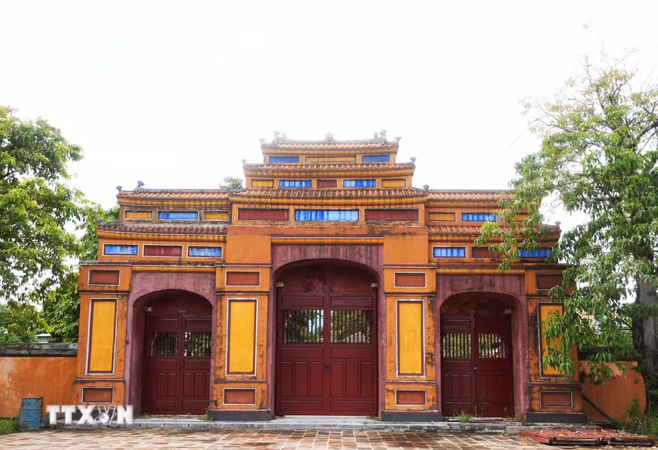 Cổng trước của khu vực Trai Cung thuộc Di tích đàn Nam Giao, thành phố Huế. (Ảnh: Nguyên Lý/TTXVN)