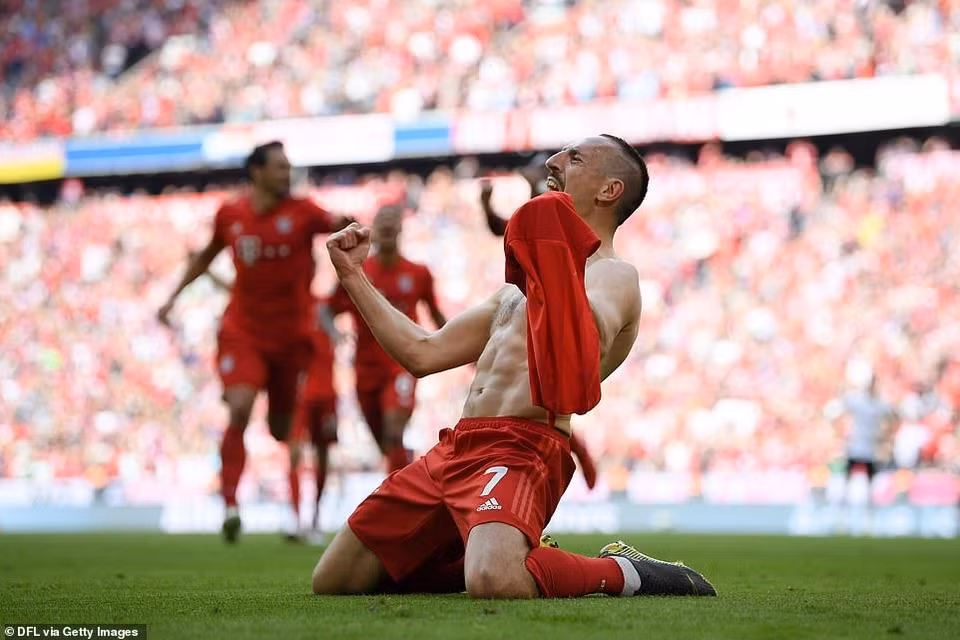 Phút 72, Franck Ribery gia tăng cách biệt lên thành 4-1 sau pha solo lập công đầy ngẫu hứng. Đây có thêm được xem là món quà đầy ý nghĩa của ngôi sao người Pháp.