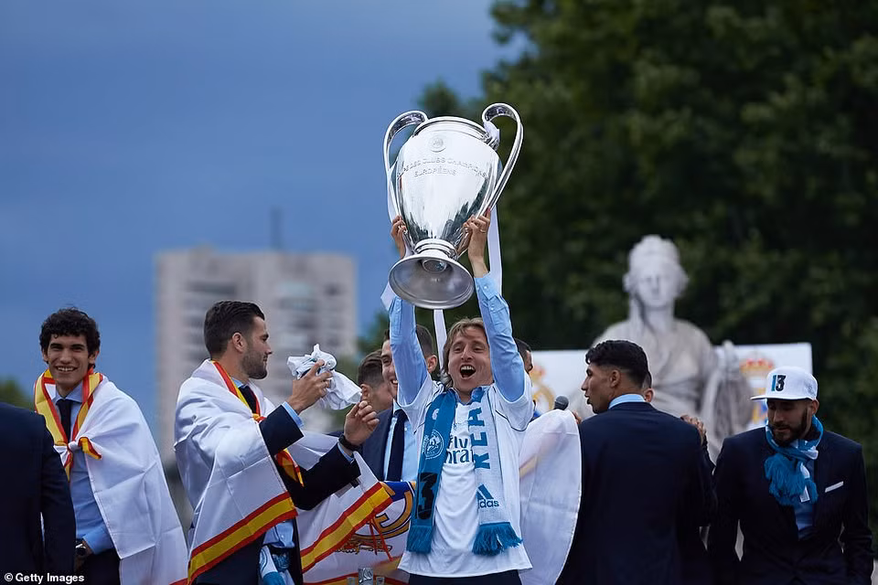 Ở mùa giải vừa qua, Modric đã góp công không nhỏ giúp Real lần thứ 3 liên tiếp vô địch Champions League...