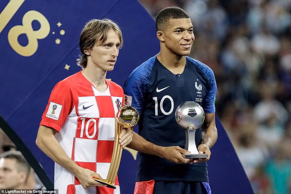 Việc Modric giành Quả bóng vàng đã chấm dứt sự thống trị của C.Ronaldo và Messi trong suốt một thập kỷ qua ở giải thưởng này.