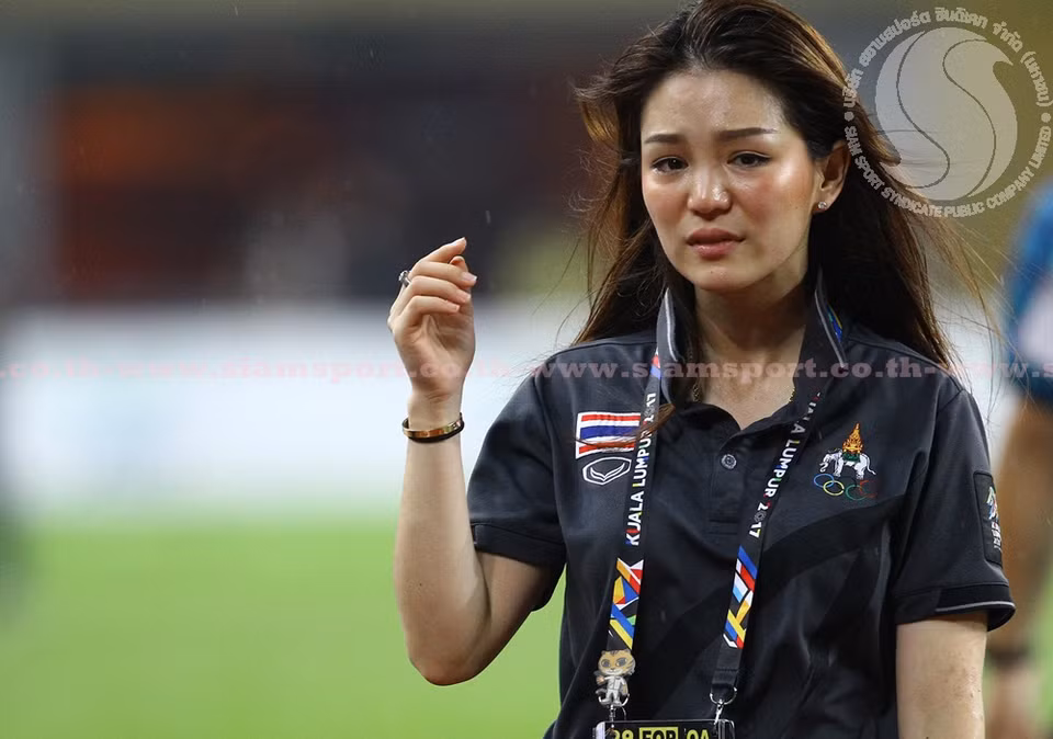 ...sau khi U22 Thái Lan đánh bại U22 Malaysia ở chung kết môn bóng đá nam SEA Games 29. (Nguồn: siamsport.co.th)