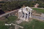 Tàn tích kiến trúc tại thành phố cổ Aphrodisias, huyện Karacasu, tỉnh Aydin, Thổ Nhĩ Kỳ. (Ảnh: THX/TTXVN phát)