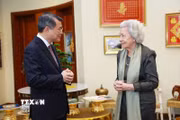 Thủ tướng Lê Minh Hưng thăm Hoàng thái hậu Norodom Monineath Sihanouk. (Ảnh: Dương Giang/TTXVN)